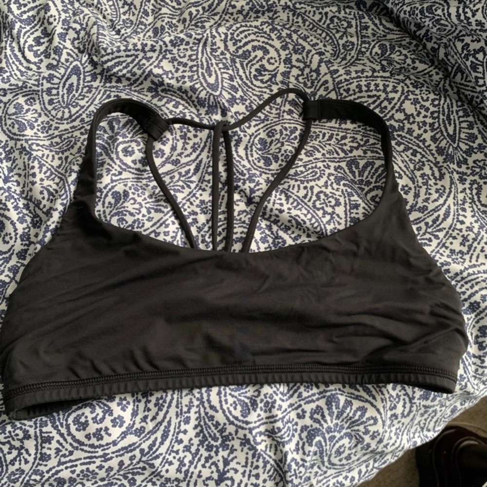 Black Lululemon free to be Bra size 6